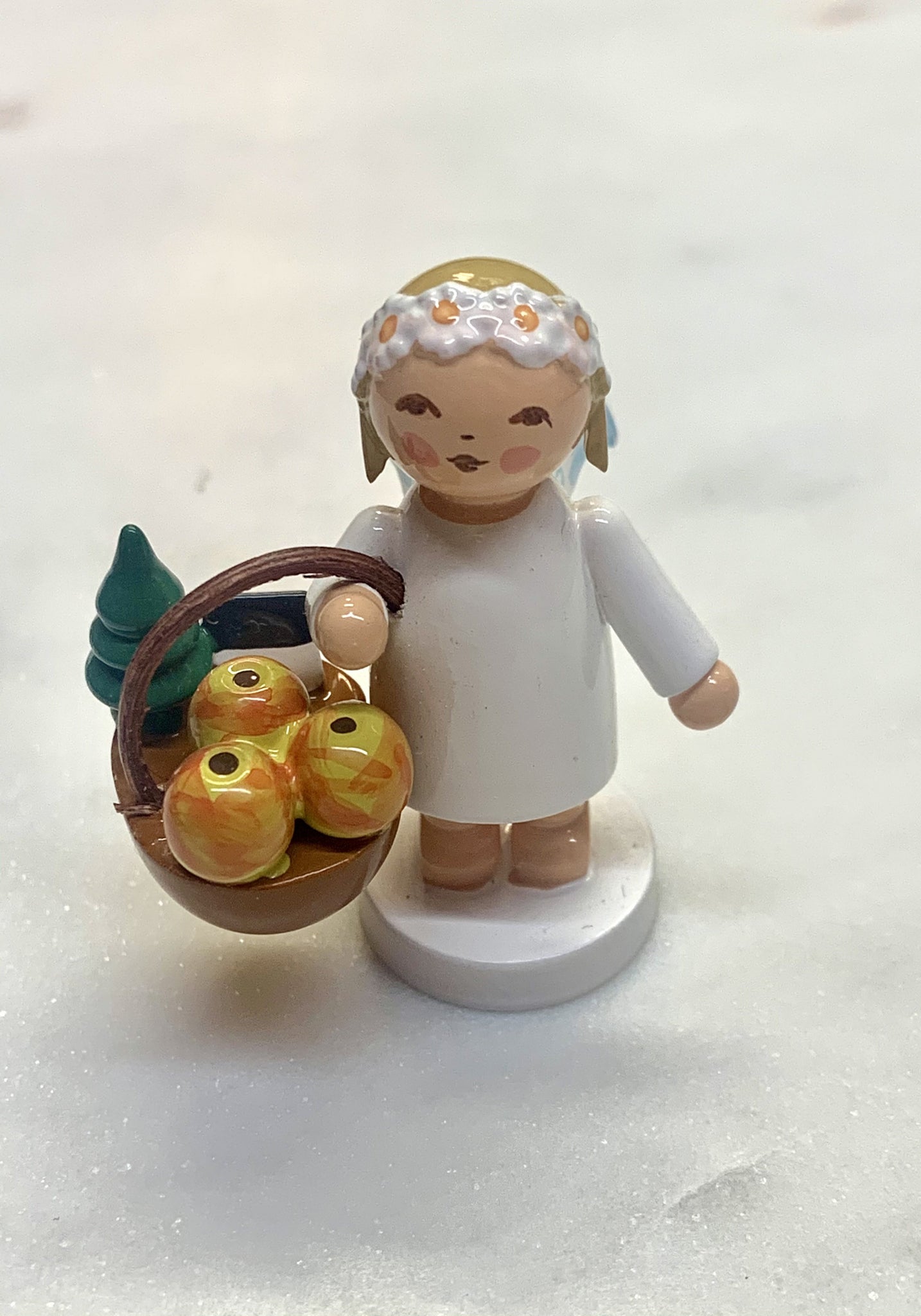 Christmas Basket Marguerite Angel