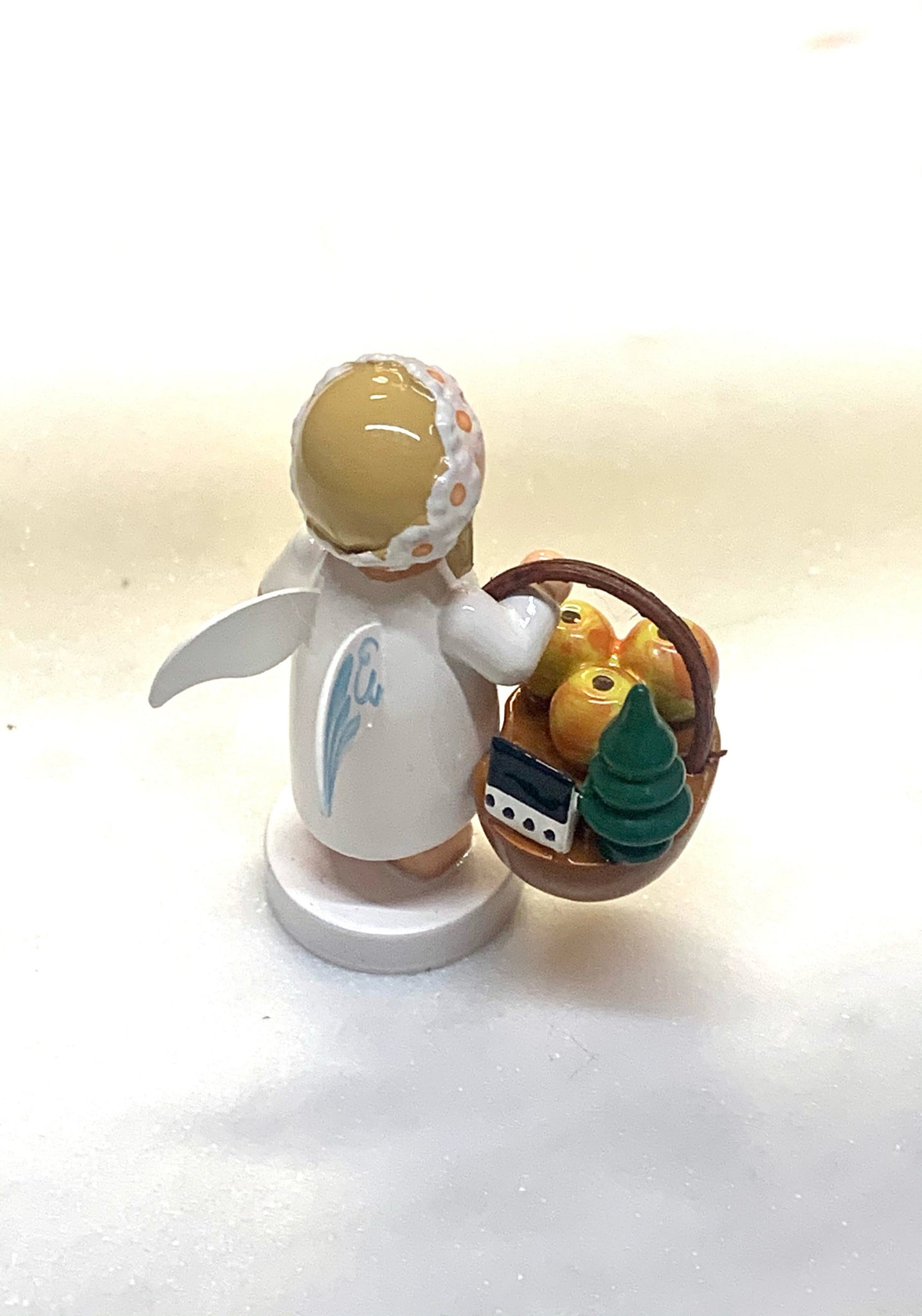 Christmas Basket Marguerite Angel